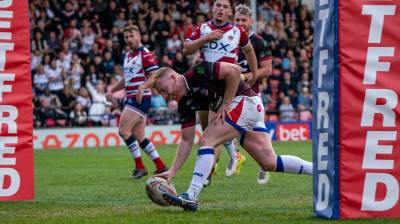 12-man Hornets dig deep to see off local rivals Oldham