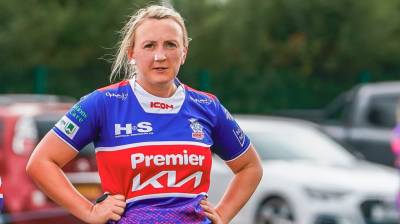 Chloe Mansell re-signs for Hornets Women for 2026