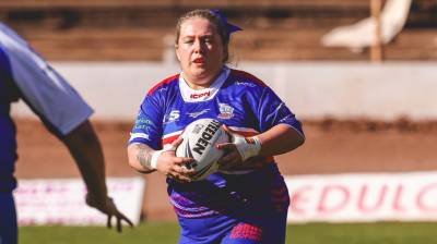 Shauna-Leigh Moore re-signs for Hornets Women for 2026